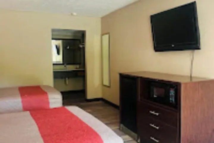 Room 5 of 6