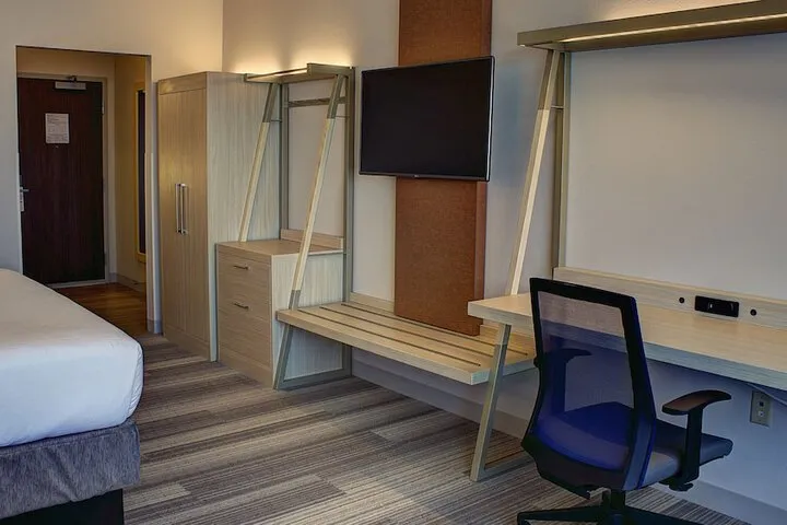 Room 4 of 37