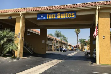 Riverside Inn & Suites