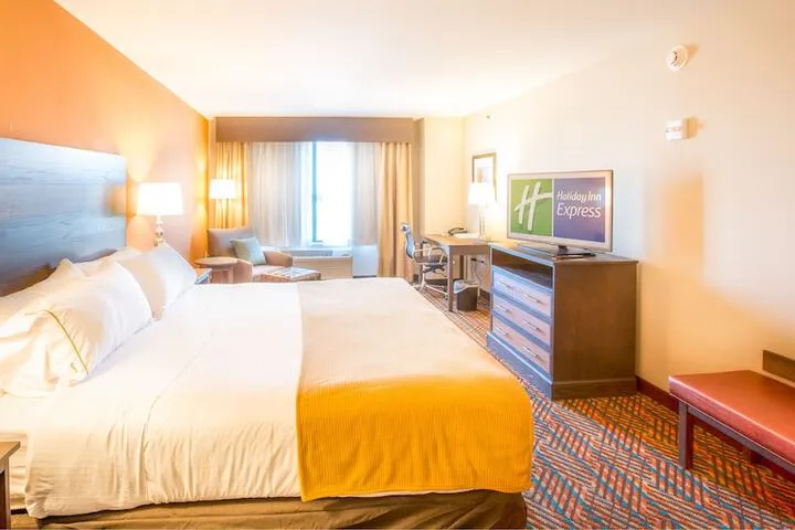 Room 2 of 37