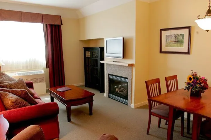 Room 5 of 9