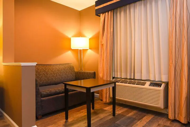 Room 4 of 11