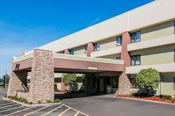Quality Inn & Suites Warren - Detroit