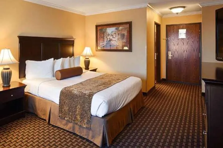 Room 4 of 38