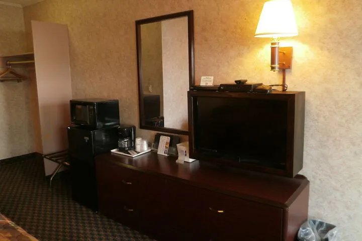 Room 6 of 26