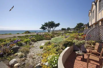 Pelican Inn & Suites