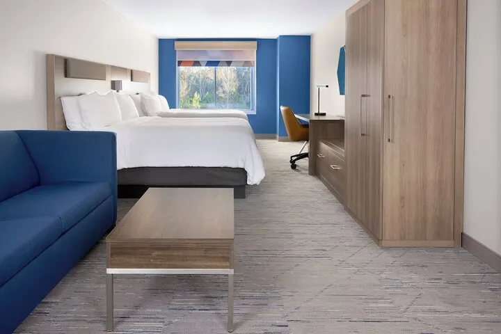 Room 3 of 33