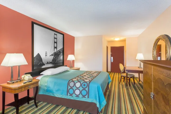Room 4 of 27