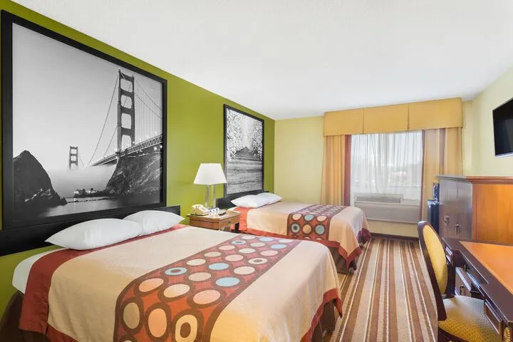 Room 3 of 27