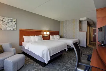Courtyard by Marriott Republic Aprt Long Island / Farmingdale
