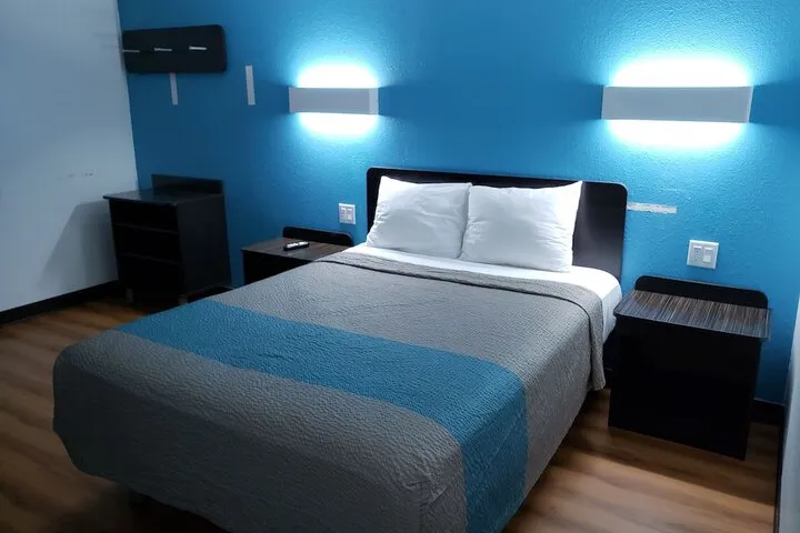 Room 4 of 20