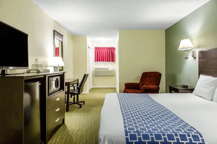 Room 5 of 18