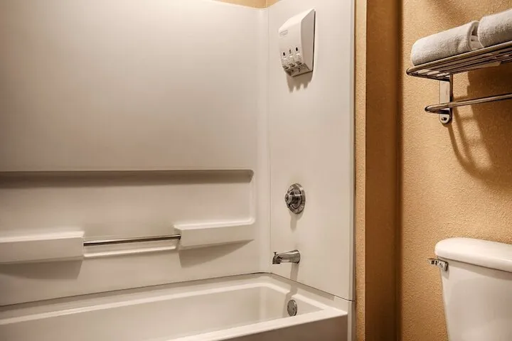 Room 4 of 19