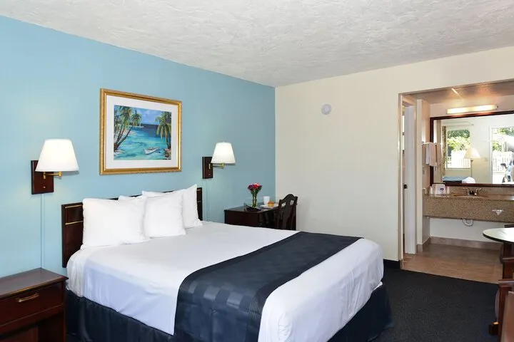 Room 3 of 28