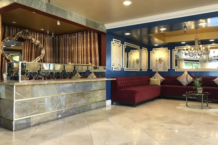 Check-in/check-out kiosk