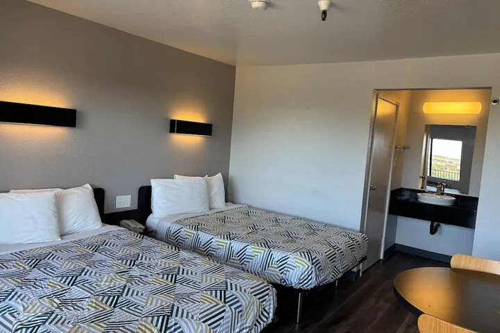 Room 2 of 29