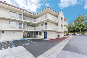 Hotel B5 Watsonville CA - Monterey Area