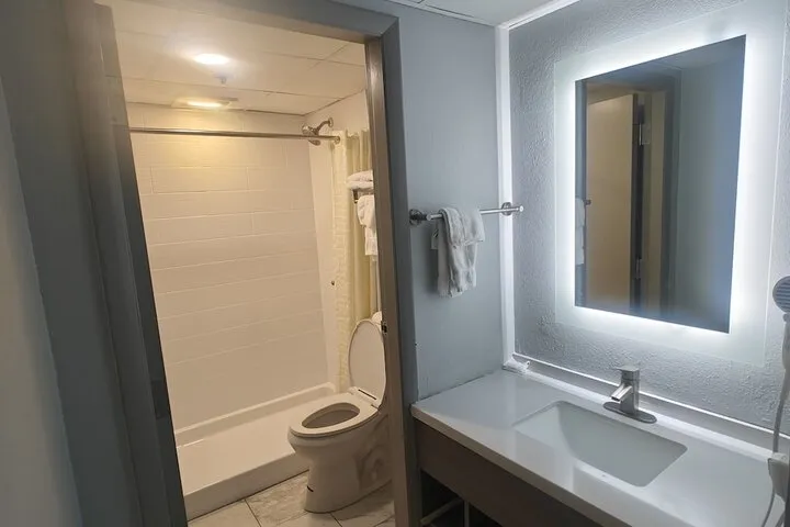 Room 4 of 50