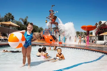 Howard Johnson by Wyndham Anaheim Hotel and Water Playground