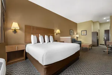 Best Western Plus Shamrock Inn & Suites
