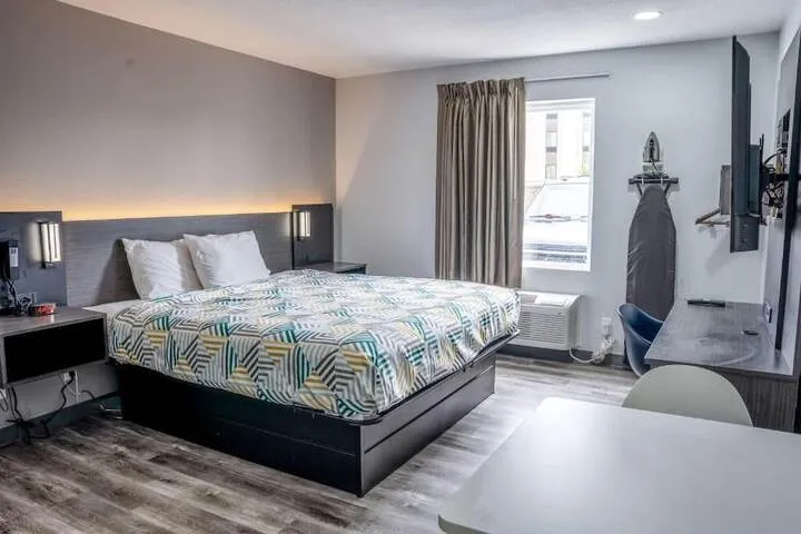 Room 4 of 44
