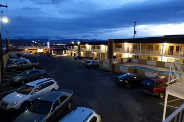 Economy Inn & Suites