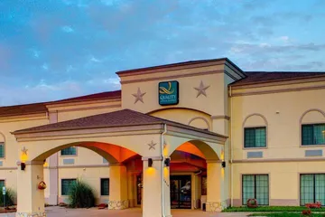 Quality Inn & Suites Glen Rose