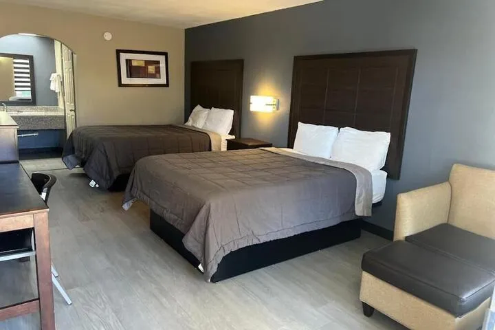 Room 2 of 7