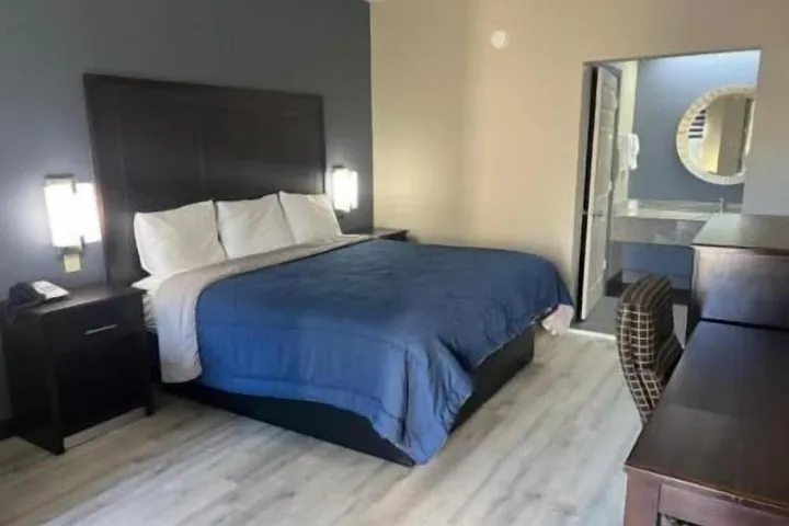 Room 3 of 7