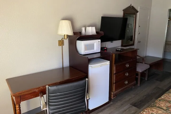 Room 4 of 15