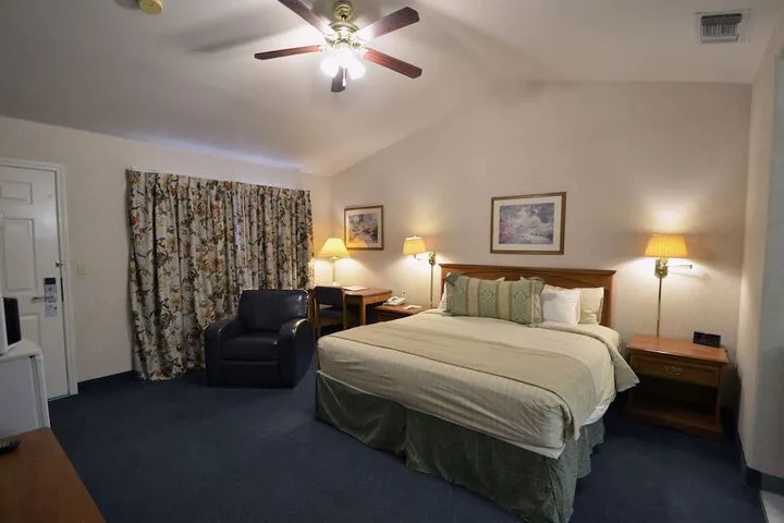 Room 4 of 37