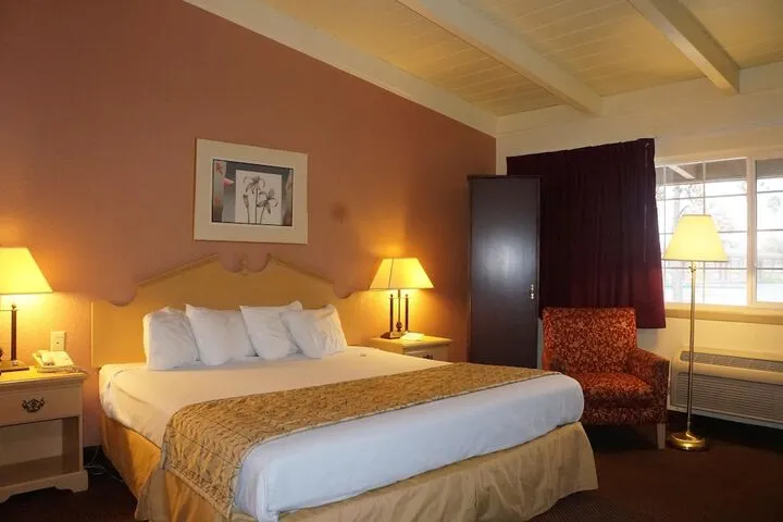 Room 4 of 15