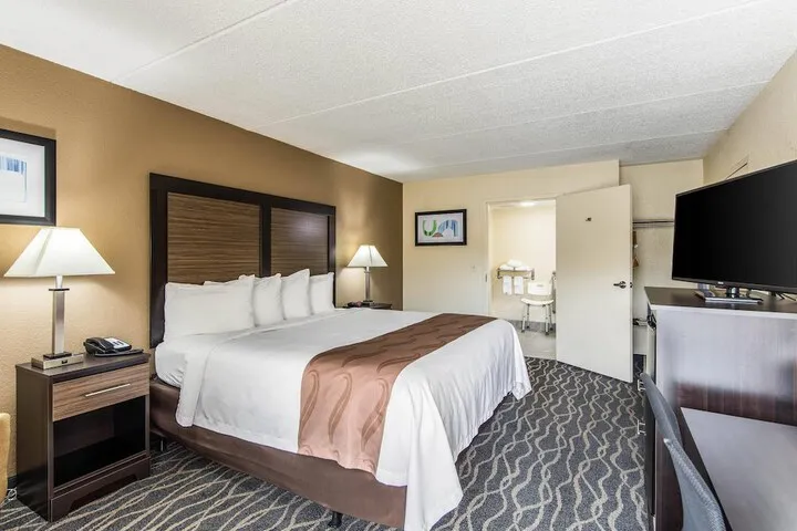 Room 5 of 25