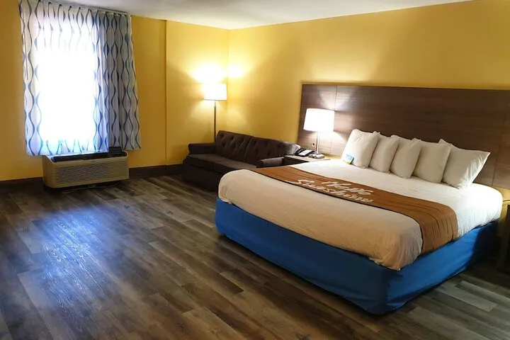 Room 4 of 37