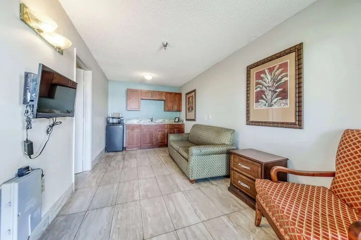 Room 5 of 12