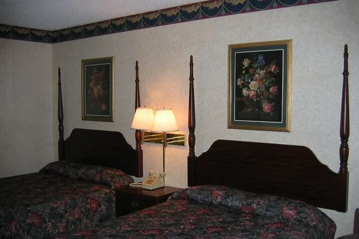 Room 4 of 18