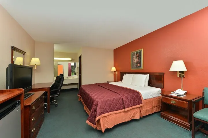 Room 5 of 18