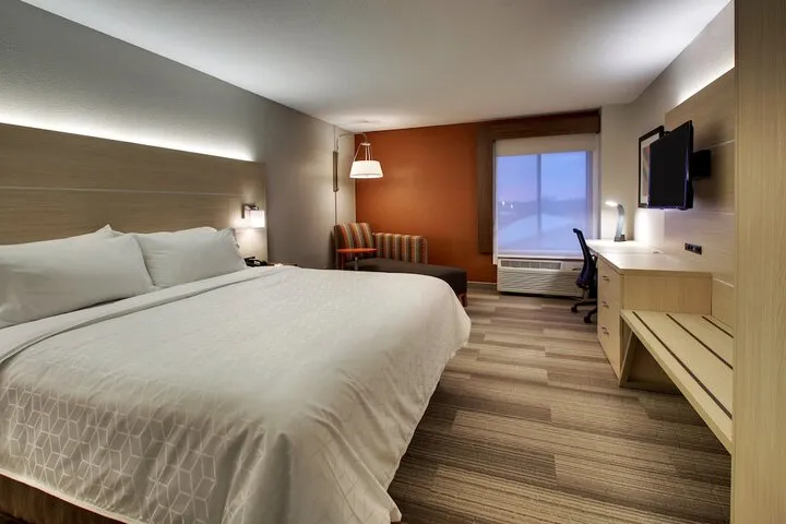Room 4 of 24