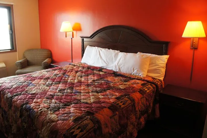 Room 4 of 63