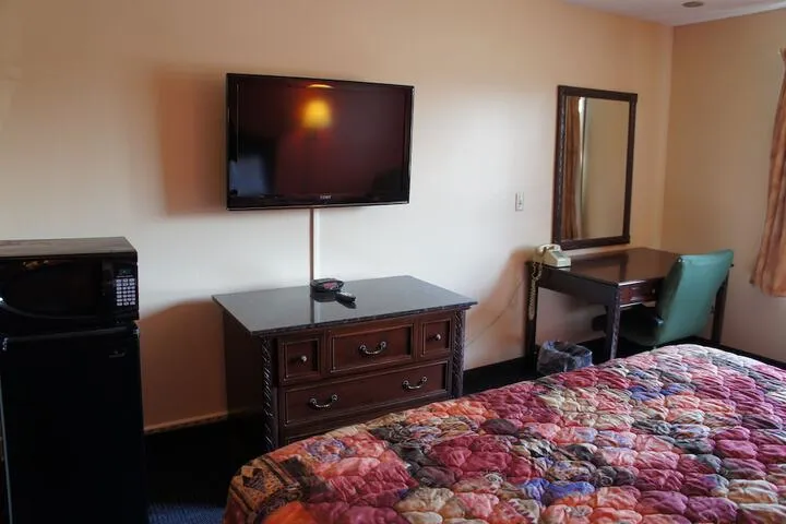 Room 5 of 63