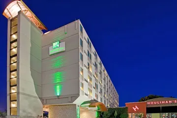 Holiday Inn Manhattan at the Campus by IHG
