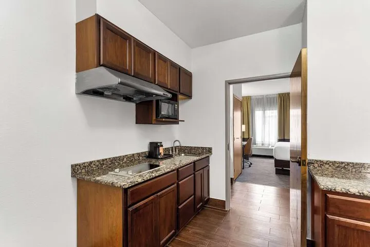 Room 4 of 37