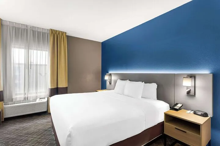 Room 3 of 37