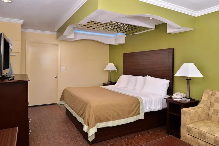 Room 4 of 24