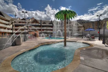 Crossroads Inn & Suites