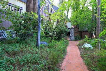 Saddleback Inn