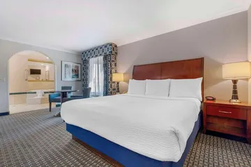 Best Western Plus Marina Shores Hotel