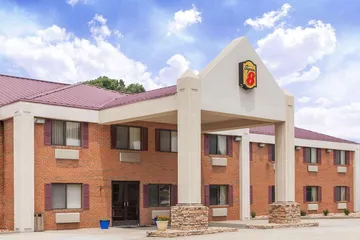 Super 8 by Wyndham Eddyville / Kuttawa