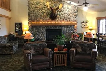 Moose Lake Lodge & Suites