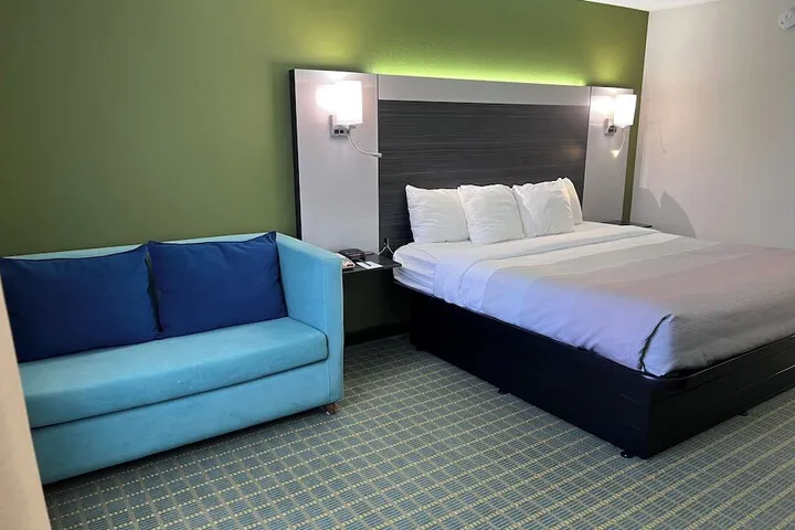 Room 5 of 25